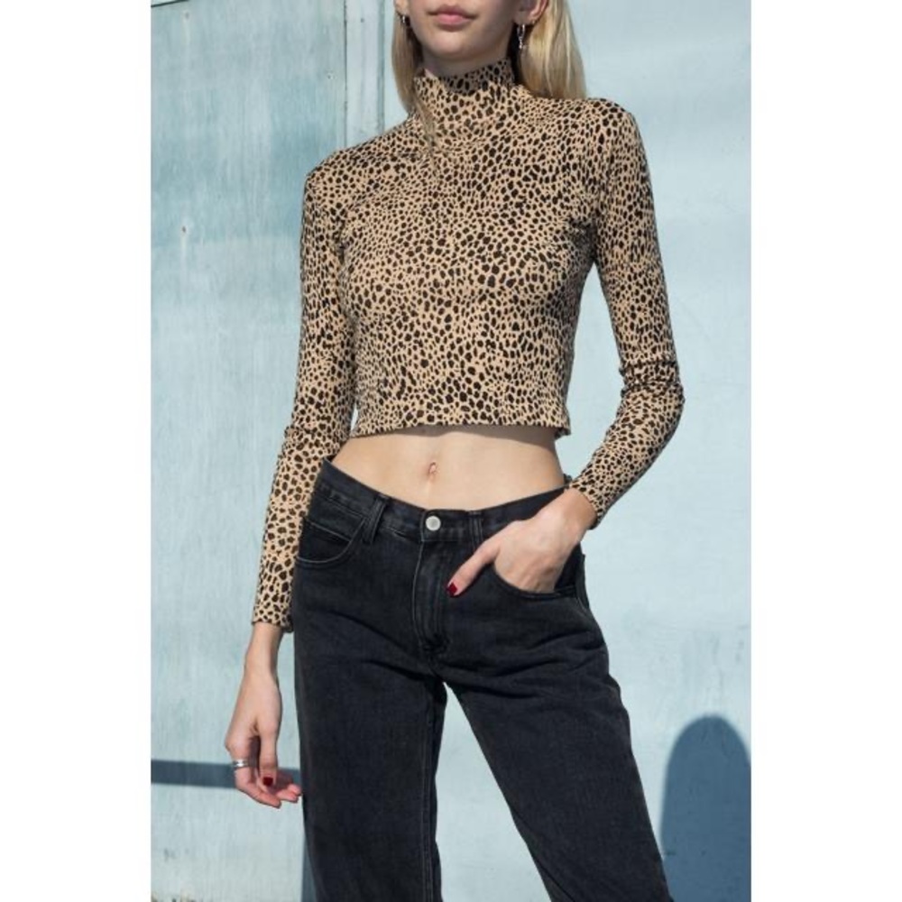 Brandy Melville leopard cropped turtle neck
